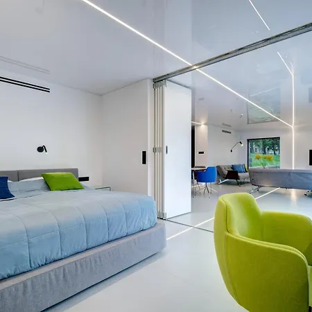 Dom Na Wodzie - Flohotel *